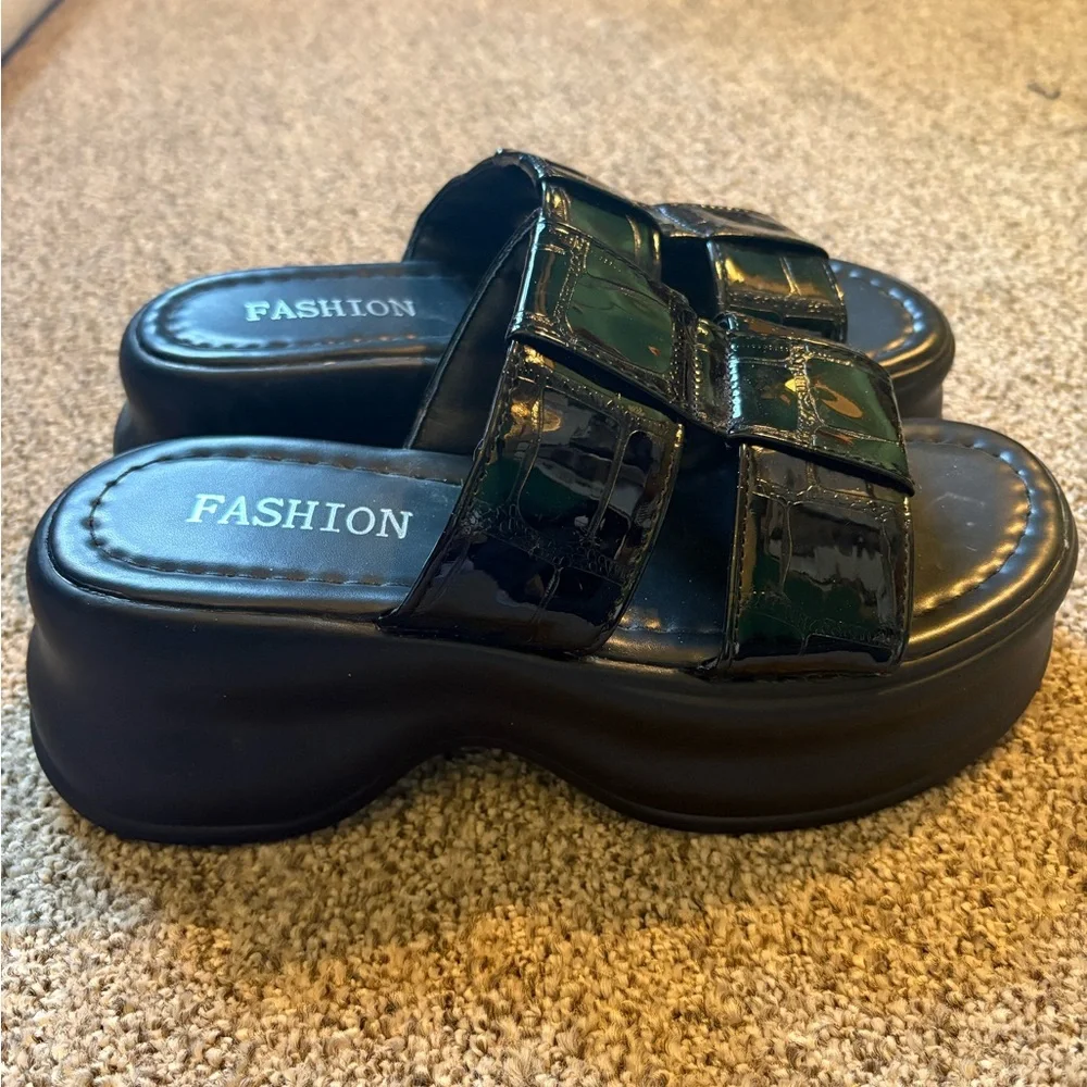 Faux crock black platform sandal wedges NWOT